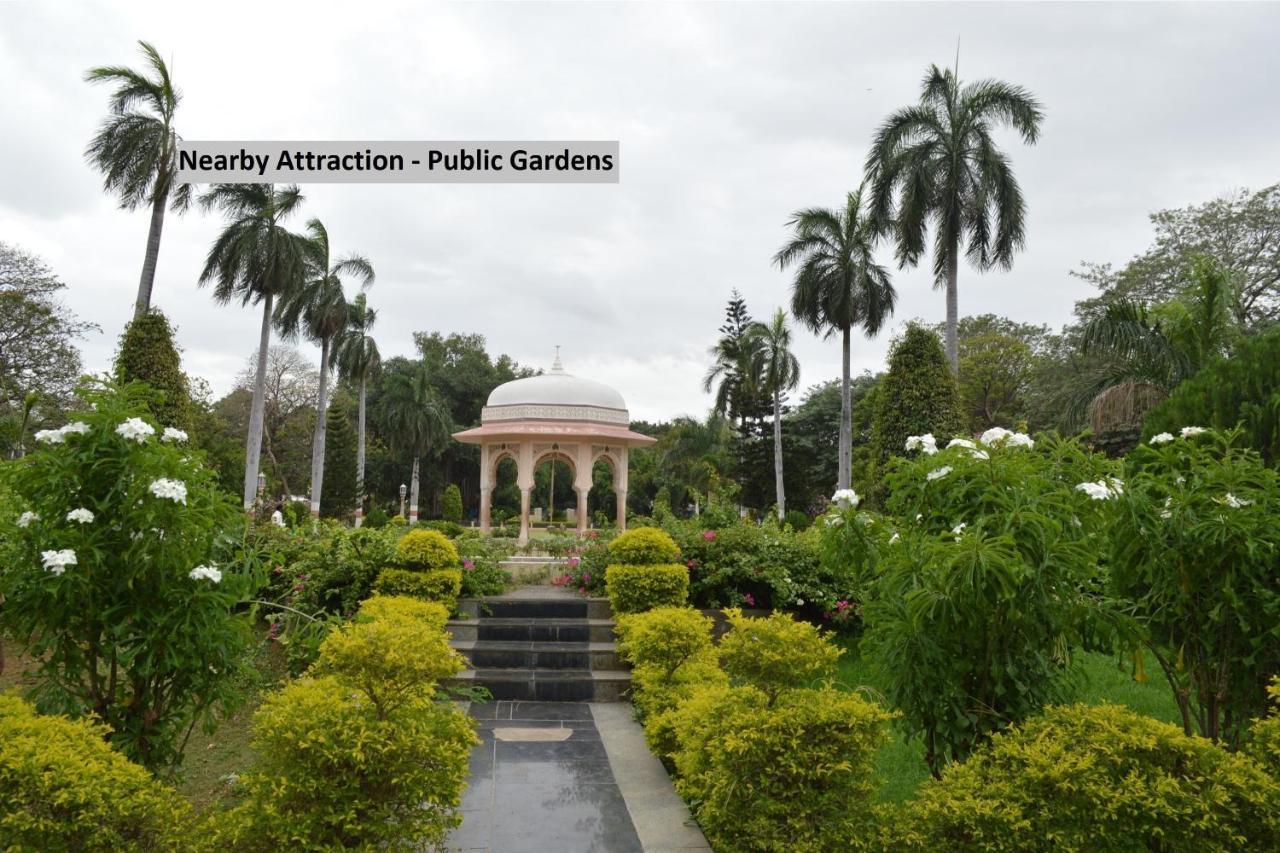 Spot On Classic Lodge Hyderabad Exterior foto